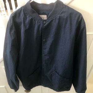 Men’s GAP L windbreaker.